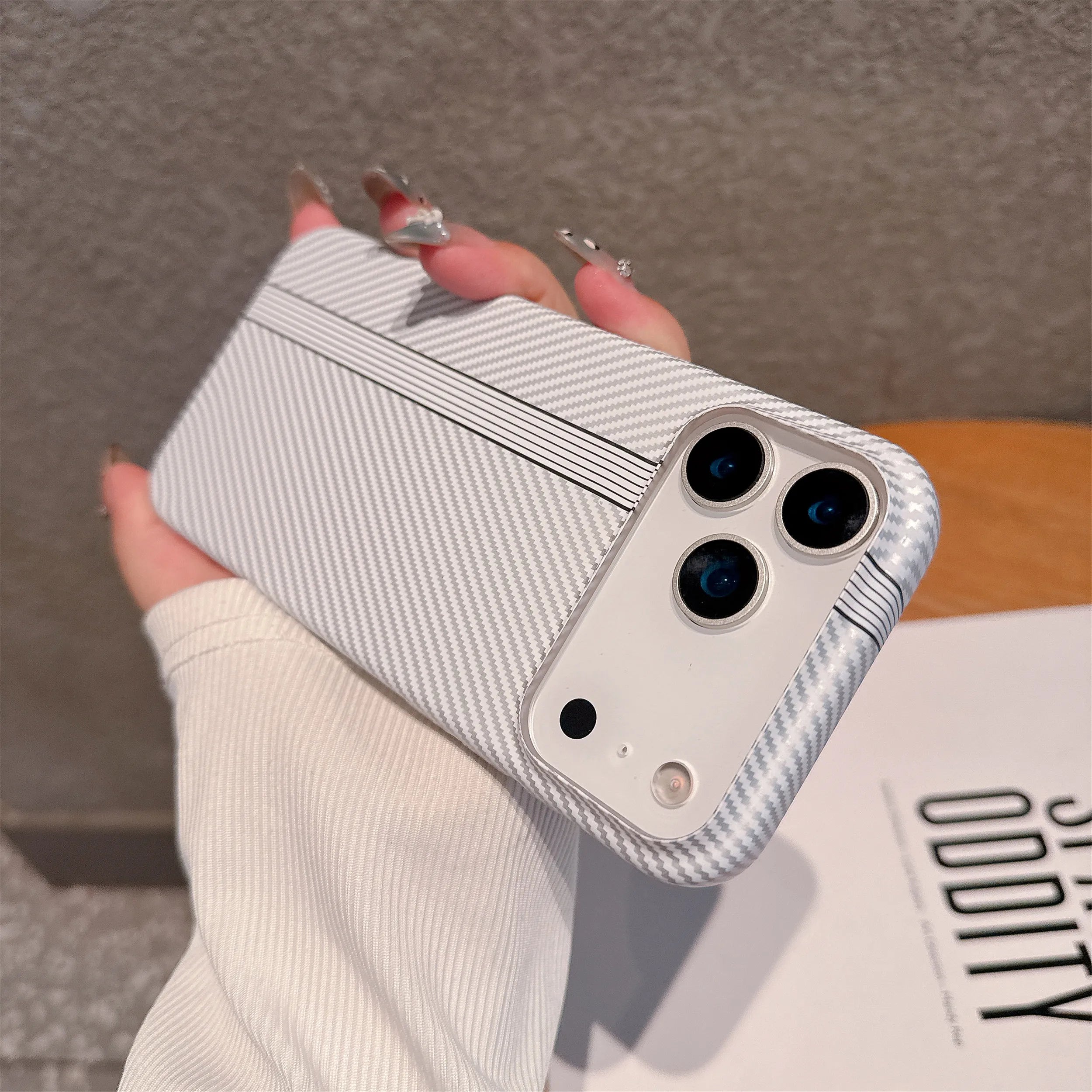 Kevlar Carbon Fiber Stripe Case for iPhone 17/16| Shockproof Anti-Slip MagSafe Ready 💪📱